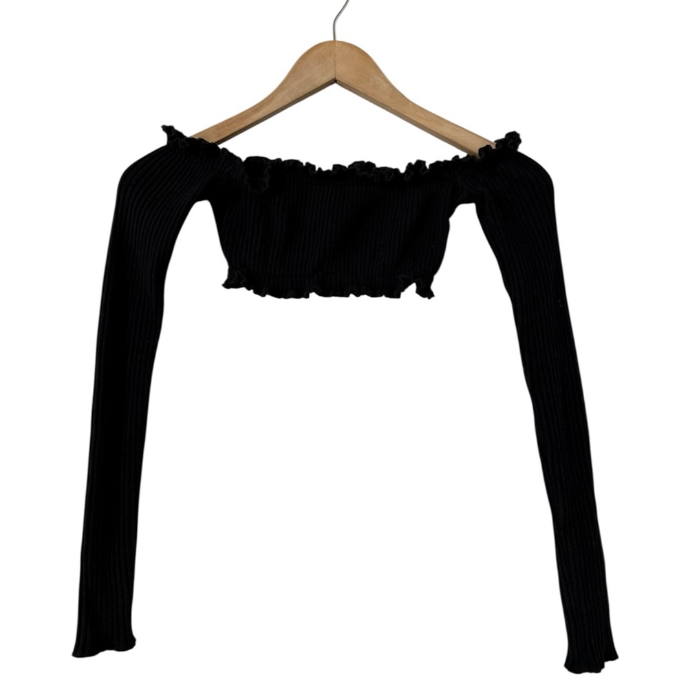 ARE YOU AM I Tiiu Black Off Shoulder Knit Crop Top - Picture 3 of 10